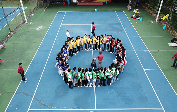 快樂工作，團結(jié)協(xié)作